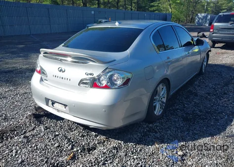 2015 Infiniti Q40 z USA, uszkodzony, nr VIN JN1CV6AR9FM522984